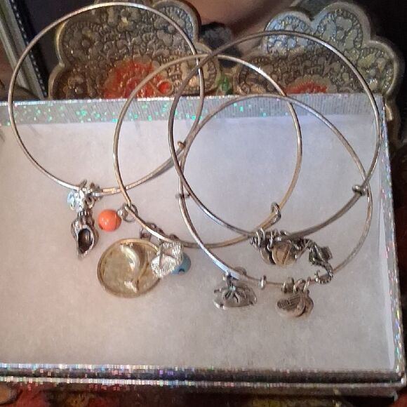ALEX & ANI Silver Charm Sand Dollar, Seahorse, Dolphin, Seashell, Bangle Set - Picture 1 of 1